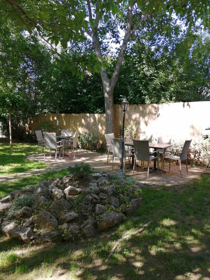 Karpatia Panzio Bed & Breakfast Esztergom Exterior photo
