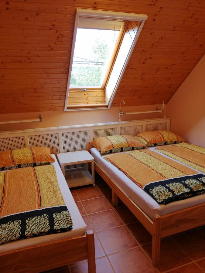 Karpatia Panzio Bed & Breakfast Esztergom Exterior photo